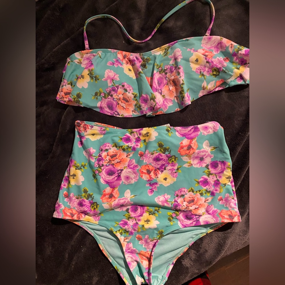 Forever 21 High waisted swimsuit size medium